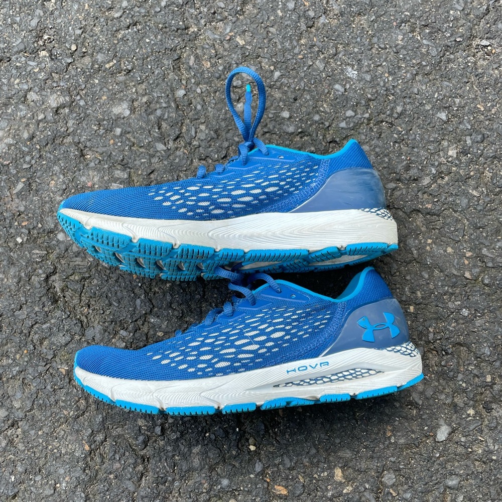 Mens 7.5 UnderArmour sneakers - Picture 2 of 4